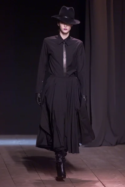 Look 3